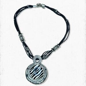 6030. Zebra Ceramic Silvertone Necklace